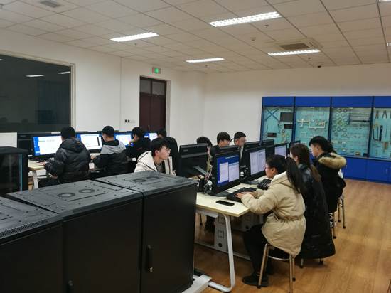 以赛促学，云网融合 我校成功举办云计算技术与应用赛项校内选拔赛